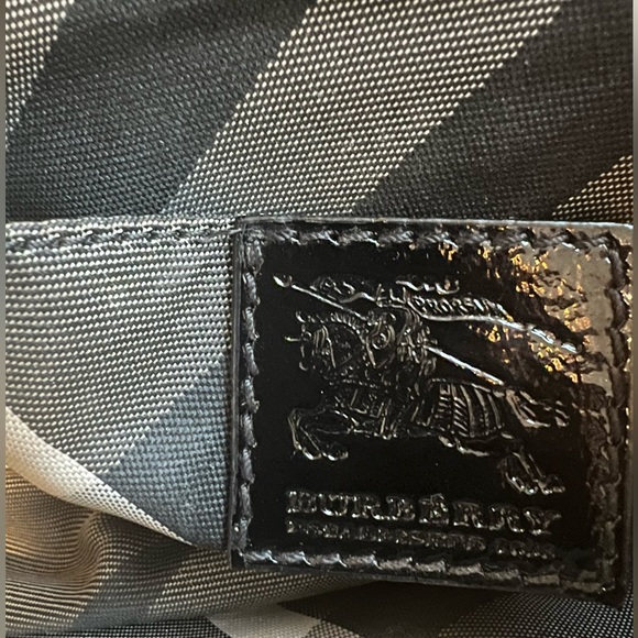 Burberry black patent clutch leather Wristlet bag/clutch - Picture 8 of 16